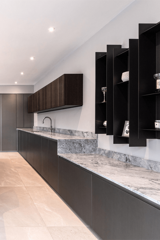 Cuisine haut de gamme contemporaine aux matériaux nobles