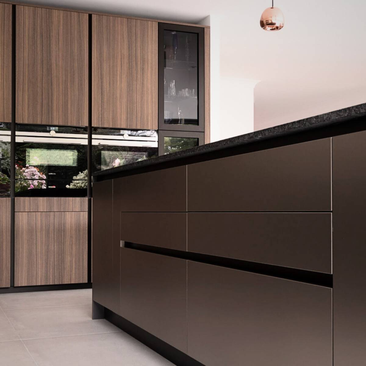 Cuisine de luxe et haut de gamme sur mesure avec façades mates et plan de travail premium